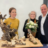 Mag. Eva Lassnig und m.W. gratulieren Irmgard Eixelberger zum 90er und sagen DANKE für die heurige Krippe